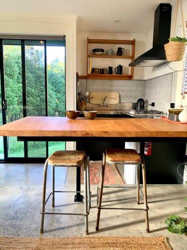 Roebuck Farm Stay in Omata