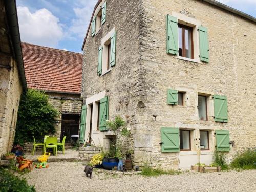 Rue de la Tour du Pin gîte à louer Fontaine-Française