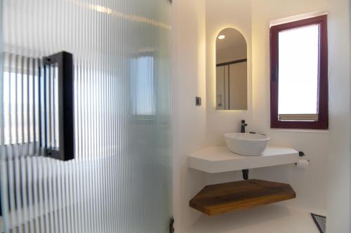 Standard Double Room image 10
