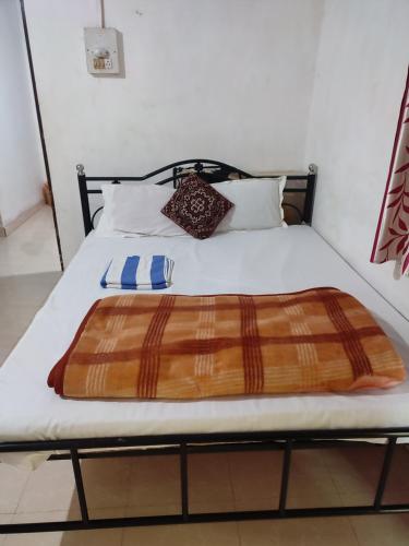 Dhaklos Guest house