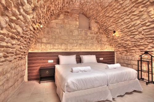 אבנים טובות in Safed