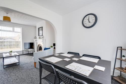 Contractor House - Sleeps 7 - 5 Beds - Central Liverpool - Free Parking & WiFi in Croxteth