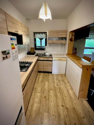 廚房, u bażanta (u bazanta) in 烏厄爾斯米納拉尼