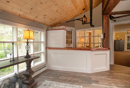 ล็อบบี้, วิตนีย์ อินน์ (Whitney's Inn) in แจ็คสัน (NH)