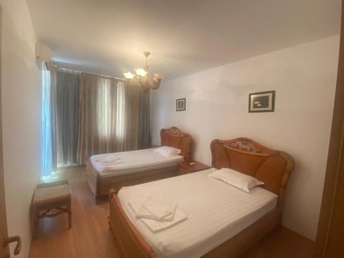 2 bedrooms, 4 beds