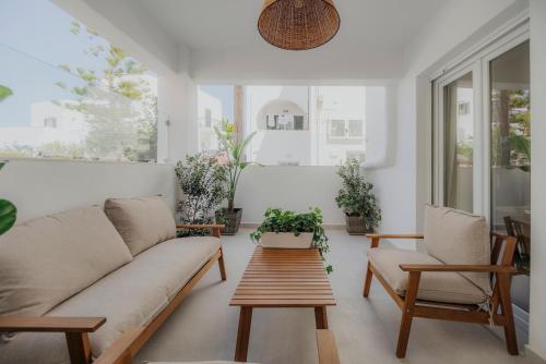 Facilities, Golden Bird's in Naxos Island