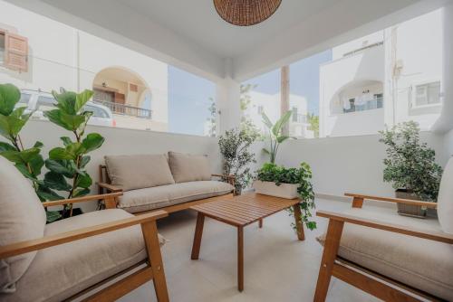 Facilities, Golden Bird's in Naxos Island