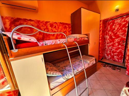 1 bunk bed