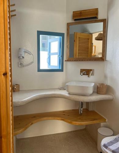 BLUE IN NAXOS – Naxos City, UT