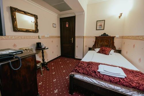 Standard Single Room image 5