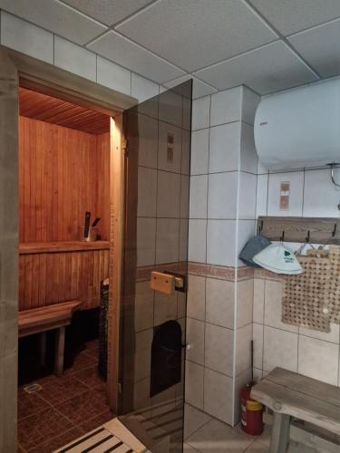 Dušas, Villa Oši (Villa Osi) in Ruoja