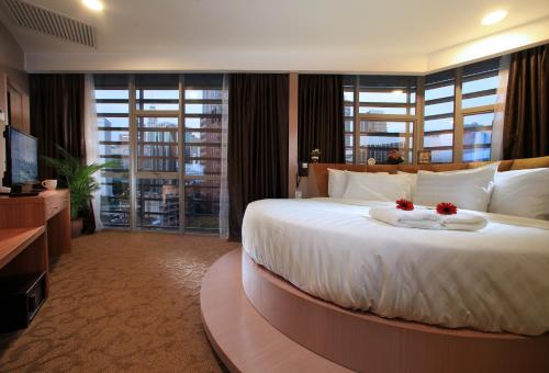 room detail thumbnail 1
