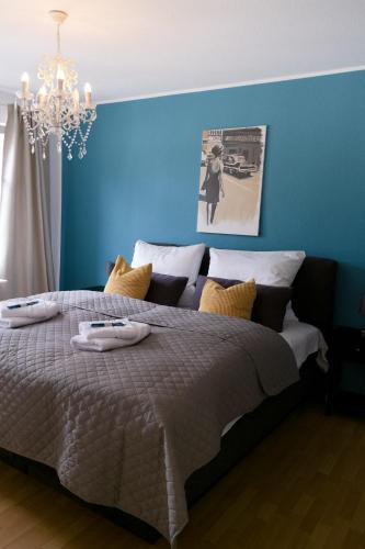 BELLA - Business&Family - 2 Zimmer direkt neben Schloß, Parkplatz, SmartTV, Netflix, Waschmaschine, 24h Checkin, 71qm, Kingsizebett, Hotelbettwäsche