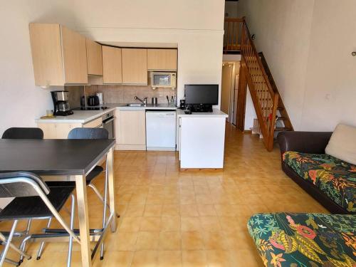 Appartement Six-Fours-les-Plages, 3 pièces, 5 personnes - FR-1-316-104 - Location saisonnière - Six-Fours-les-Plages