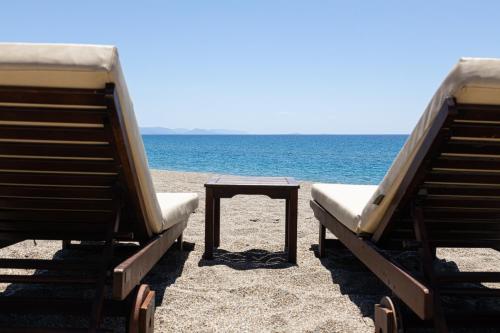 Thirides Beach Resort in Mavrovouni (Gytheio)