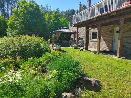 The Nest in the Forest Bed and Breakfast (Hot tub and Sauna) - Accommodation - Lakefield