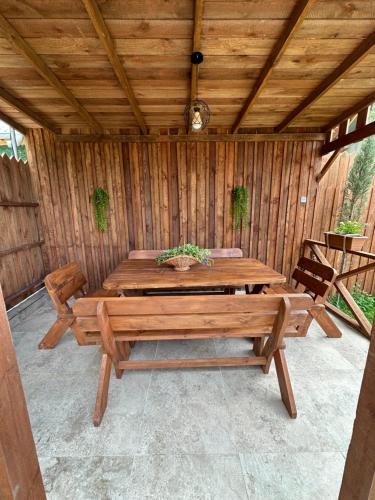 Qusar A-frame green garden in Qusar