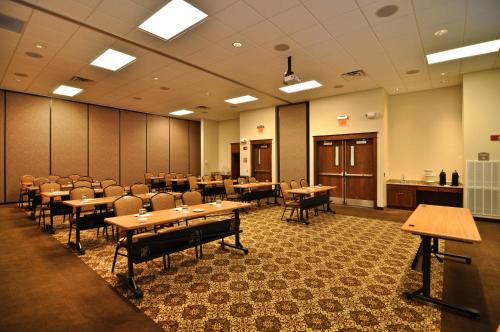 Montcler Hotel & Conference Center, Trademark by Wyndham - 연회장