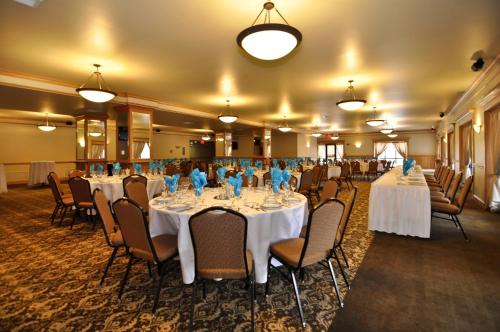Banquet hall, The Montcler Hotel - Redberri Luxury Collection in Sandwich (IL)