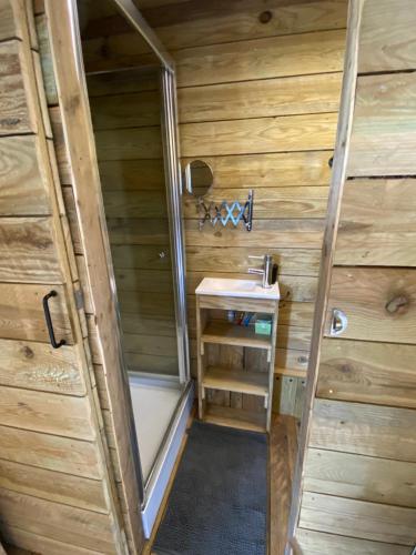 Shower, Tiny House in Senonches