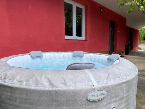 3 bedrooms, 5 beds