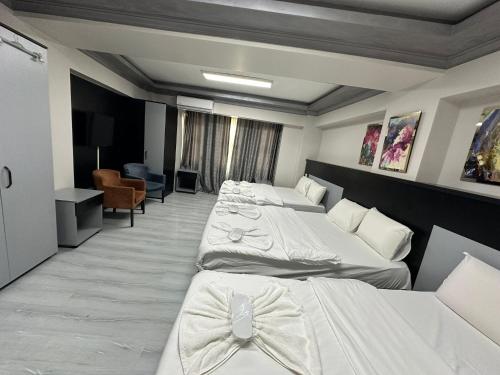 Retrol Hotel - image 10