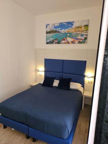 Deluxe Double Room with Balcony image 4