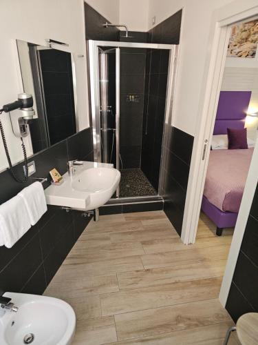 Deluxe Double Room image 10