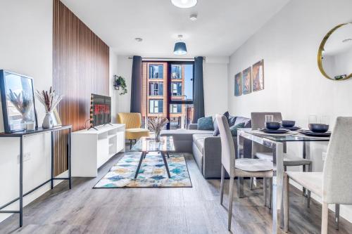 City Centre Emerald Escape - SLEEPS-6, 2BEDS & 2BATHS , NETFLIX , FREE INTERNET, Birmingham (foto 2)