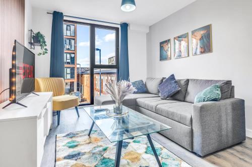 City Centre Emerald Escape - SLEEPS-6, 2BEDS & 2BATHS , NETFLIX , FREE INTERNET, Birmingham (foto 6)