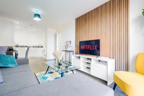 City Centre Emerald Escape - SLEEPS-6, 2BEDS & 2BATHS , NETFLIX , FREE INTERNET, Birmingham (foto 4)