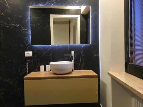 One-Bedroom Apartment - Via Sant'Alessio 30 image 1