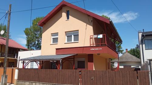 Gyöngyvirág Apartmanház