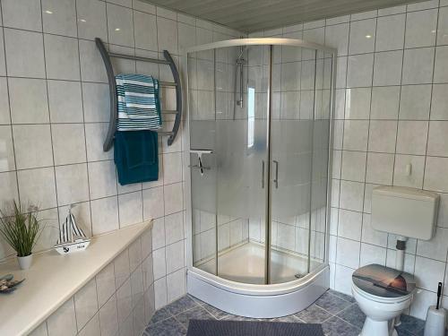 淋浴間, Ferienwohnung Beim Friedlmichl in 柯尼希施泰因