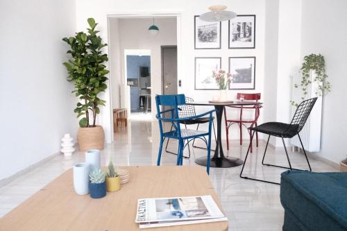 Unique 2BD Design Apt with airconditioning near Acropolis, Athens (photo 4)