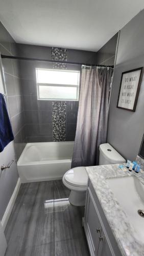 3 bedroom 2 bathroom near the beach, big yard in West Palm Beach, USA