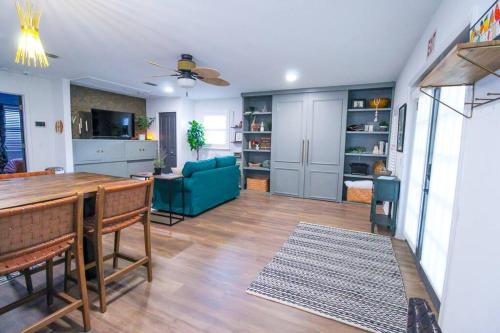The Mini Moody - Luxurious Home Recently Renovated Close to Beach & Downtown in St. Augustine, USA