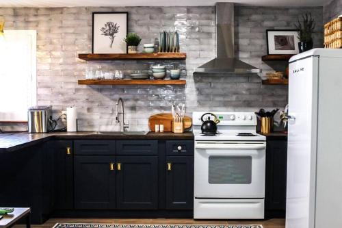 The Mini Moody - Luxurious Home Recently Renovated Close to Beach & Downtown in St. Augustine, USA