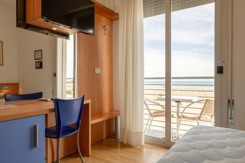 Hotel Riviera - image 12
