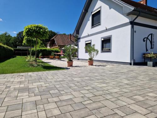 View, AllOne apartman in Lenti