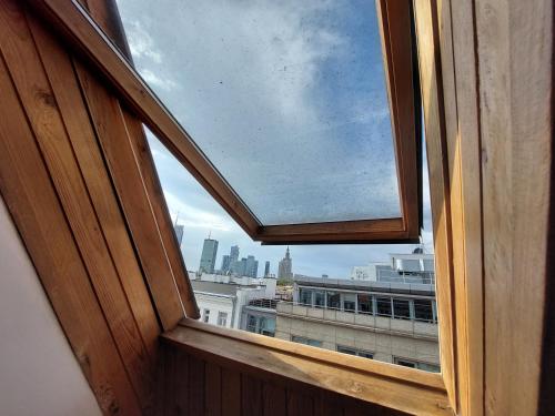 Pandangan, Centrum Lwowska in Warsaw