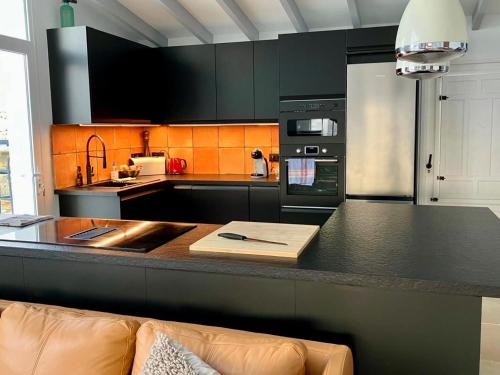 Konyha, Casa Vida, your villa with panoramic sea views in Moraira. in Benimeit