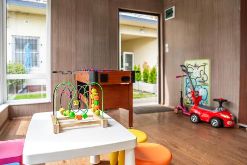Taman bermain, MAX Apartamenty - Pokoje - Domki - Restauracja - Basen in Mielno