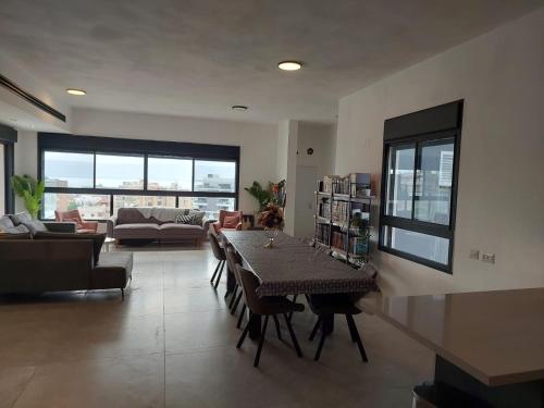 Facilities, פנטאהוז 7 חדרים עם בריכה ונוף מטריף בטבריה קרית שמואל in Tiberias