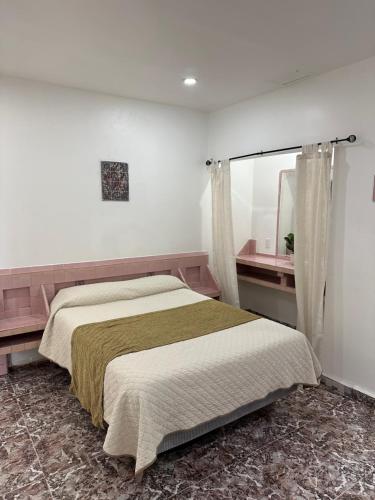 Rainbow Motel Miami Room Type - Standard Queen Room