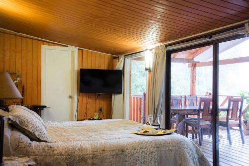 1 double bed, 1 twin bed