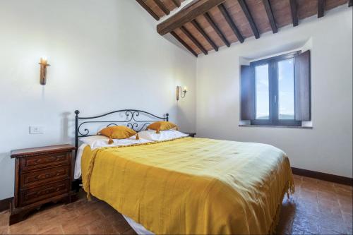 Agriturismo Aiole Room Type - Deluxe Double Room with Castle View