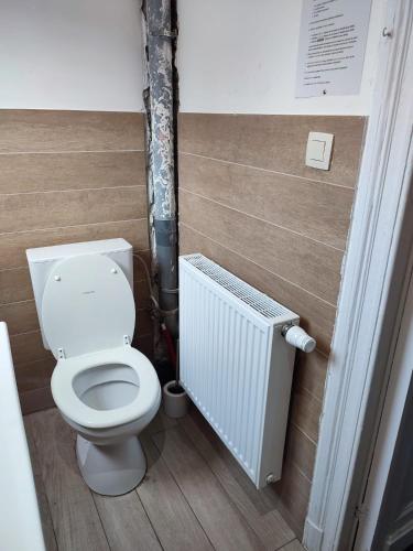 Chambre confortable avec un lit double à schaerbeek cle bleu, Bruselas (foto 8)