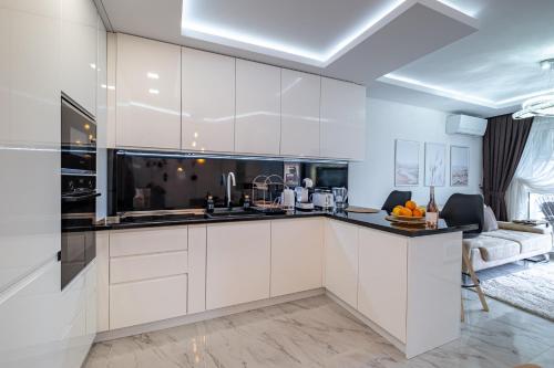 Boutique 1 bedroom apartment with Parking and Port View