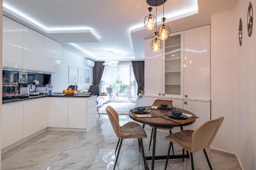 Boutique 1 bedroom apartment with Parking and Port View